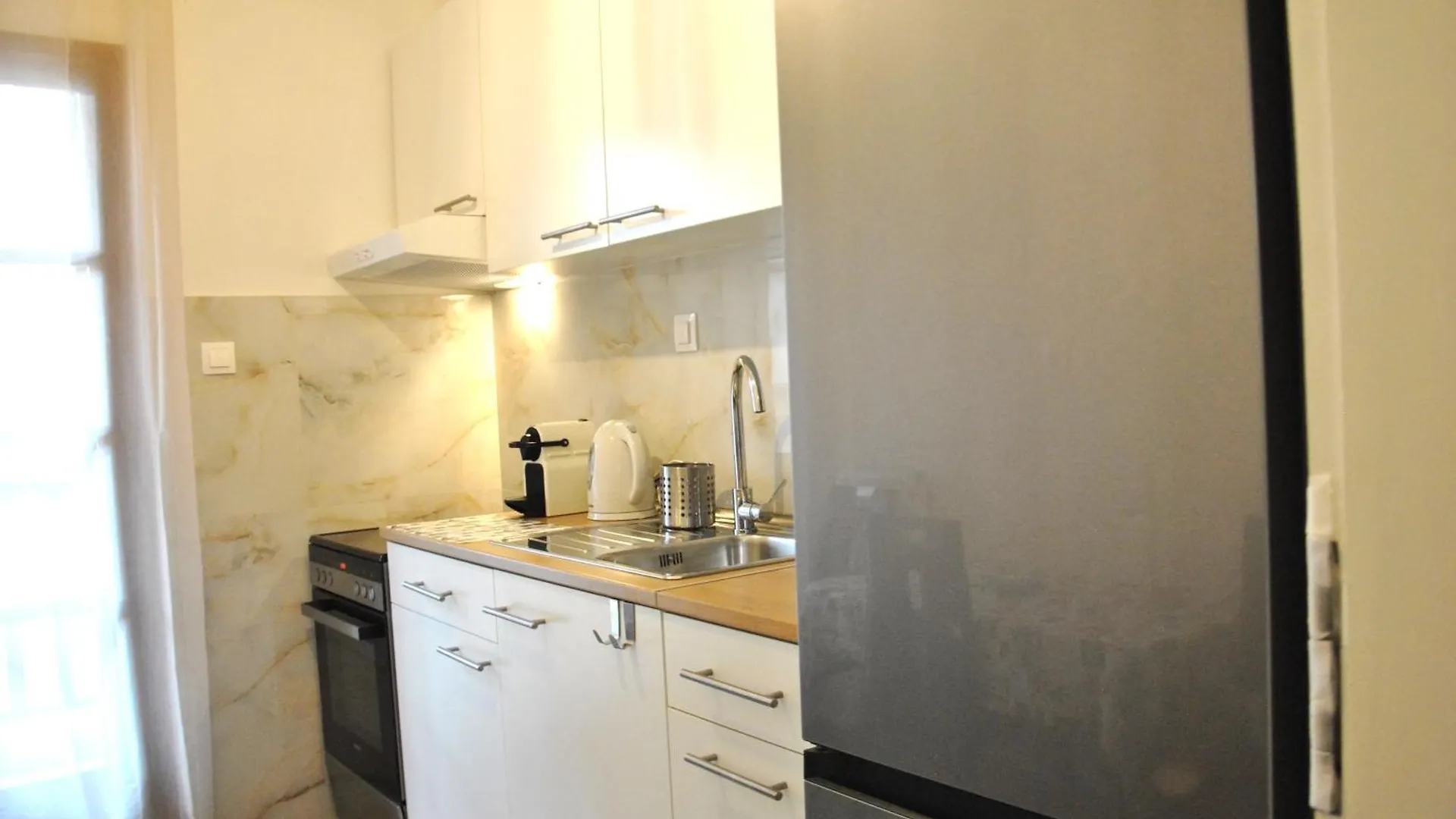 4 Seasons Breeze / Thessaloniki Apartment